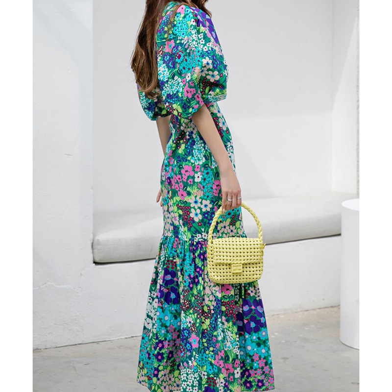 https://fulmo-img-server.com/flower-fashion-factory/52d2dfb2-1e0b-4fde-b81d-ba9620b52cf0.jpg
