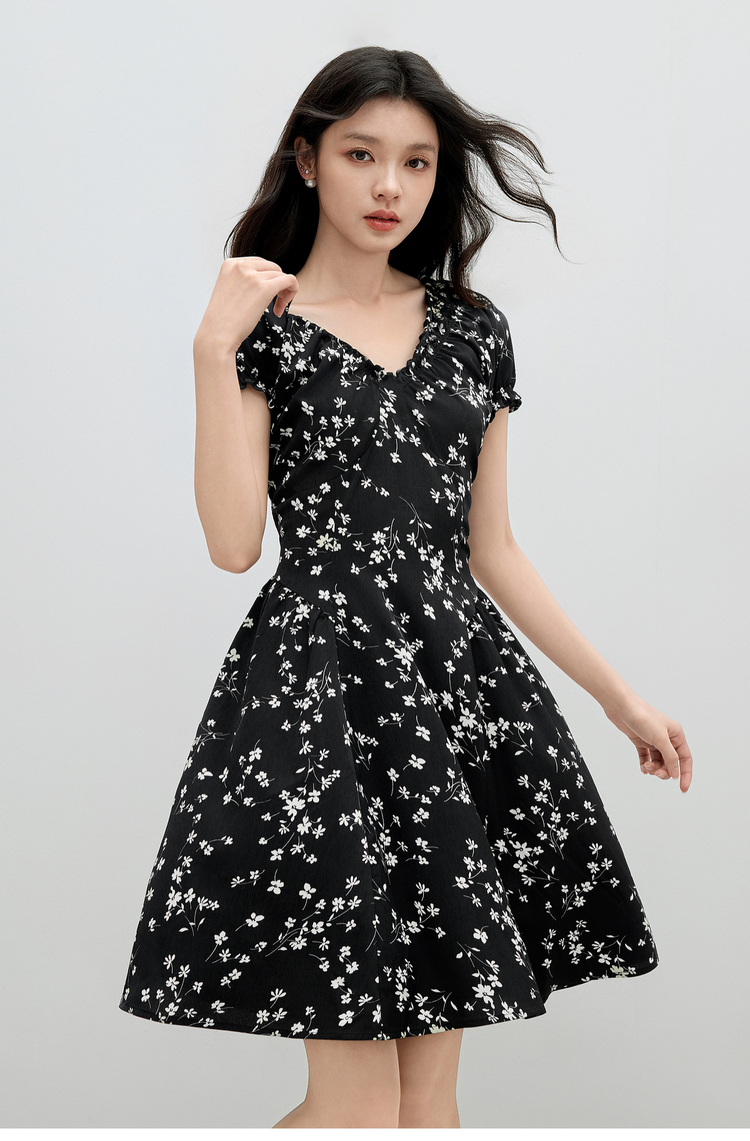 https://fulmo-img-server.com/flower-fashion-factory/563b37a8-b8de-483c-8ccd-880e12f77091.jpg