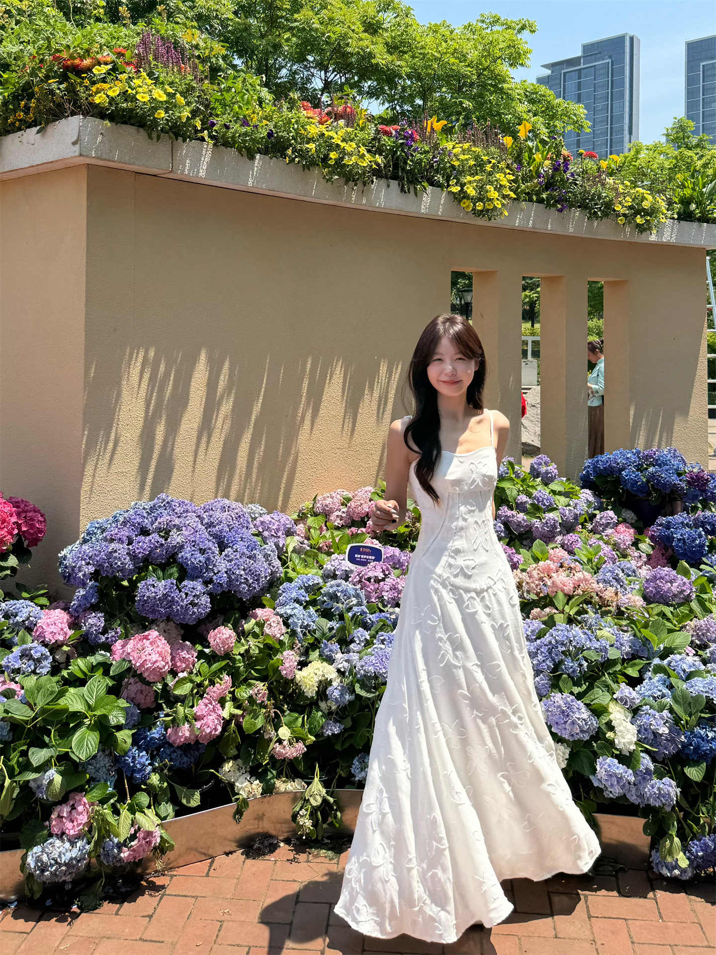 https://fulmo-img-server.com/flower-fashion-factory/5a58865b-eb13-4d6b-bde9-e57020f54286.jpg