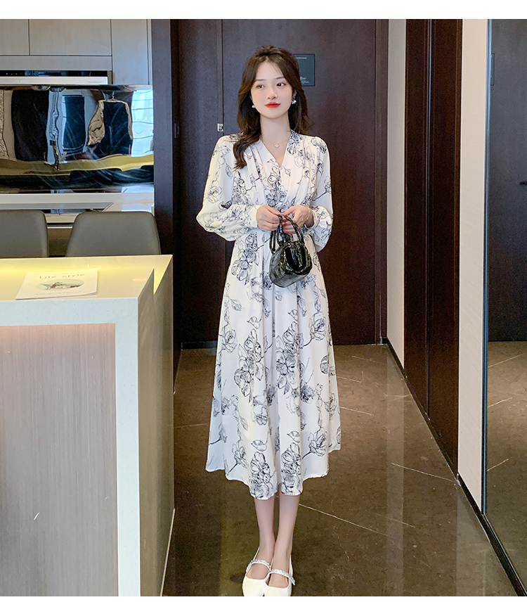 https://fulmo-img-server.com/flower-fashion-factory/5c859d60-5e87-418f-b67c-a9b7b290b36d.jpg