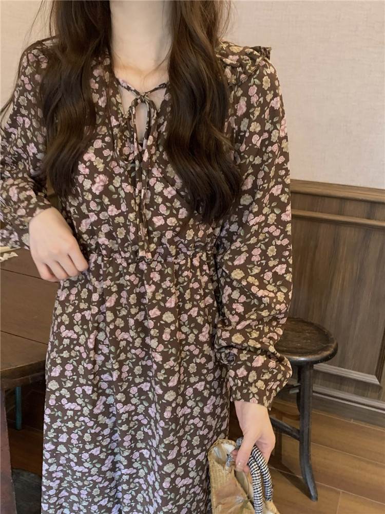 https://fulmo-img-server.com/flower-fashion-factory/5cd9a282-b37c-4600-9a0b-c06464c7ad5f.jpg