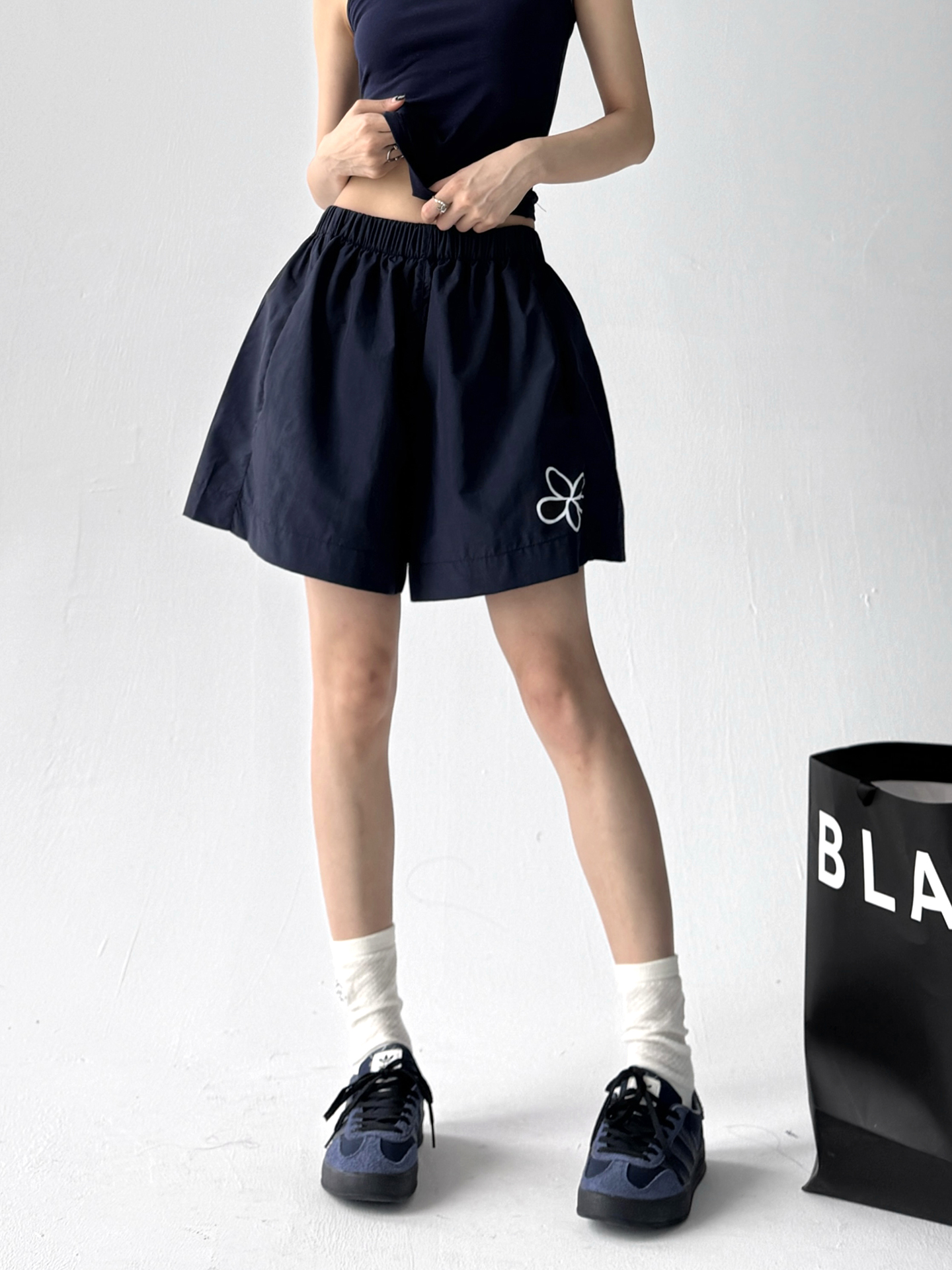 https://fulmo-img-server.com/flower-fashion-factory/5d42351f-3f65-4a05-bafc-663ac5e43759.jpg