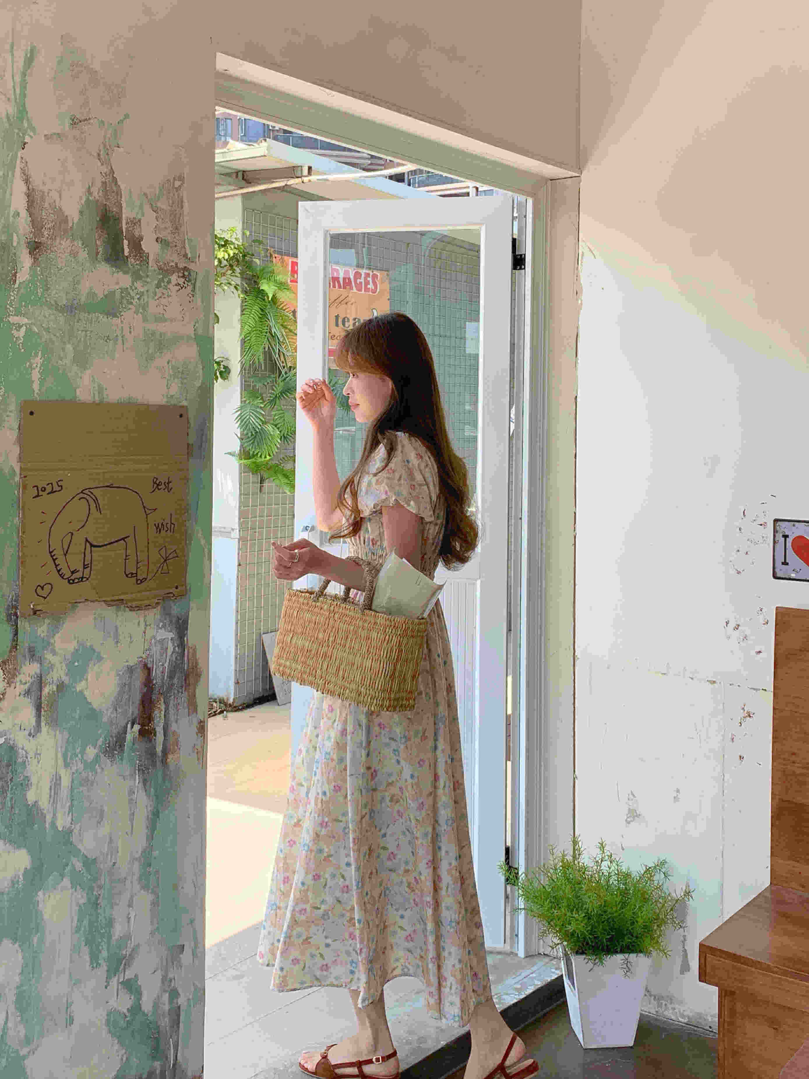 https://fulmo-img-server.com/flower-fashion-factory/5eb6aa20-2441-4d5f-a0e6-d5600a1da298.jpg