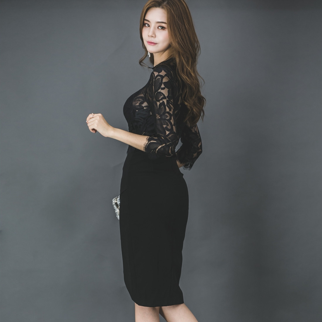 https://fulmo-img-server.com/flower-fashion-factory/6307b26b-9791-4b48-a87b-e1abbefa4f34.jpg