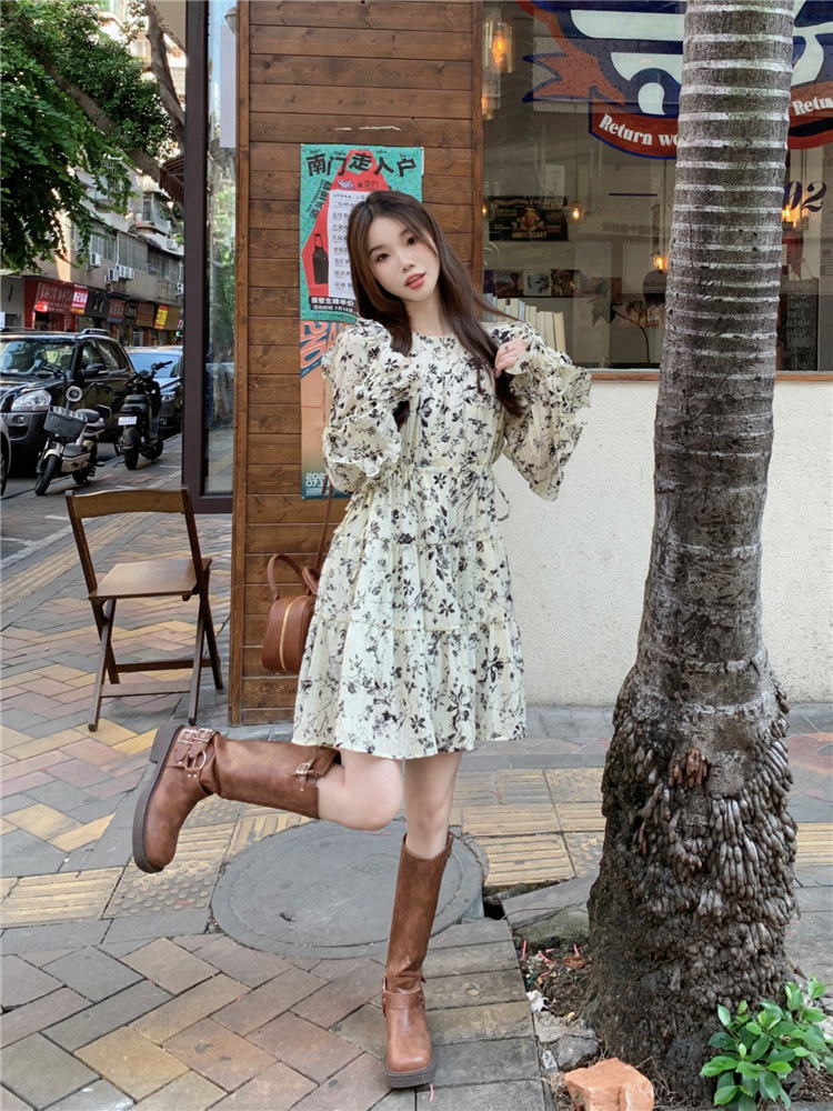 https://fulmo-img-server.com/flower-fashion-factory/69183a33-5107-4651-8989-7bc1565d8a94.jpg