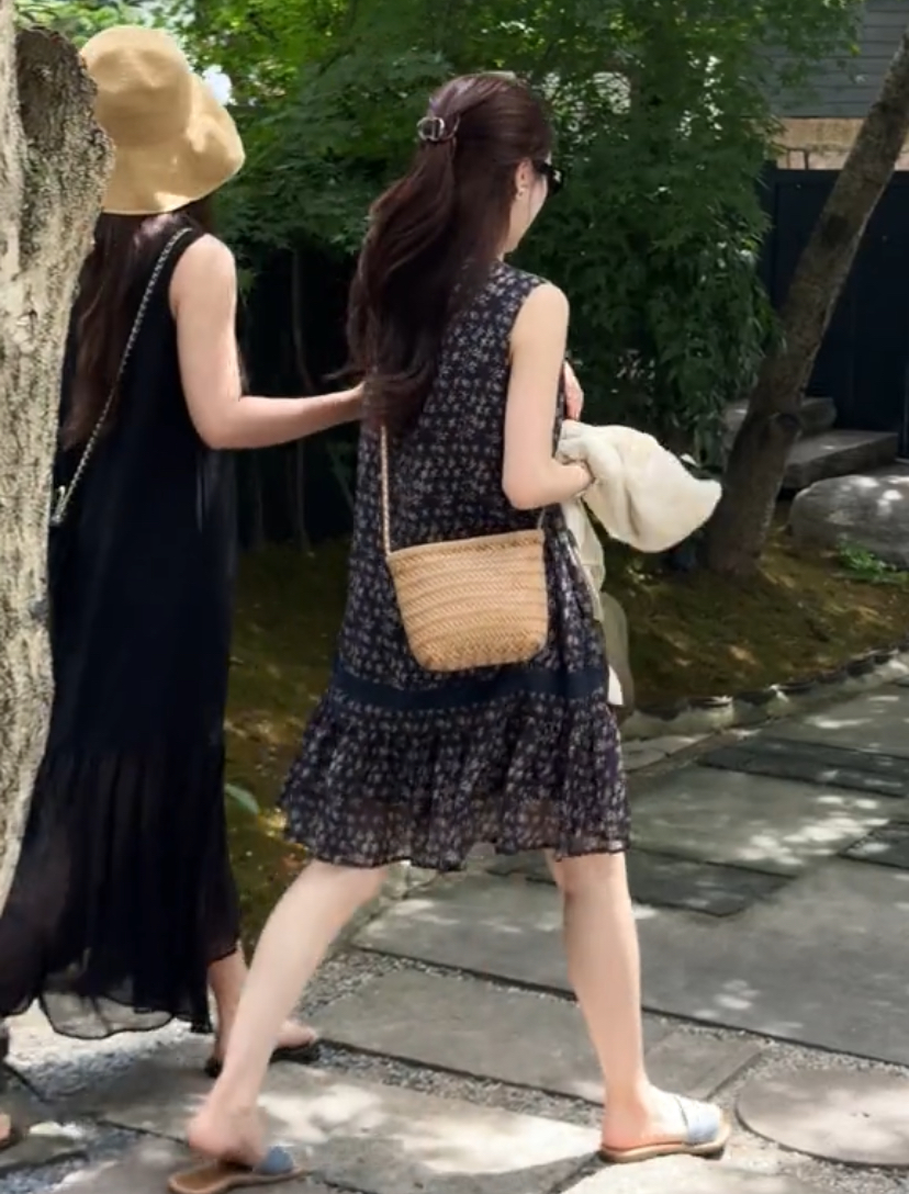 https://fulmo-img-server.com/flower-fashion-factory/6f6fd718-c86a-414c-b1c8-67046763424b.jpg