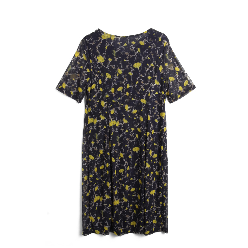 https://fulmo-img-server.com/flower-fashion-factory/77fcf6ea-dd6a-4c59-aa1f-2a2ccac7a42a.jpg