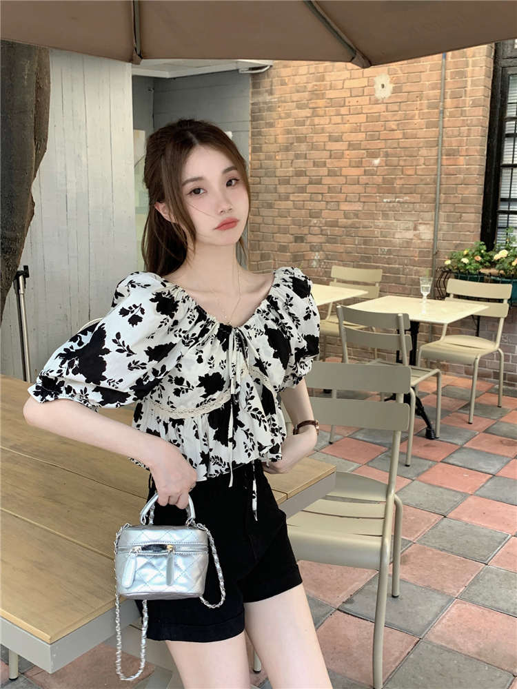 https://fulmo-img-server.com/flower-fashion-factory/7a767379-470d-40e9-8af5-d9db92bf9cf7.jpg