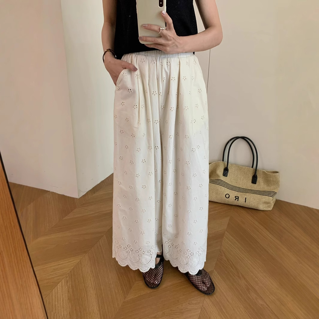 花柄 ファッション 小花模様の透かし彫りワイドパンツ