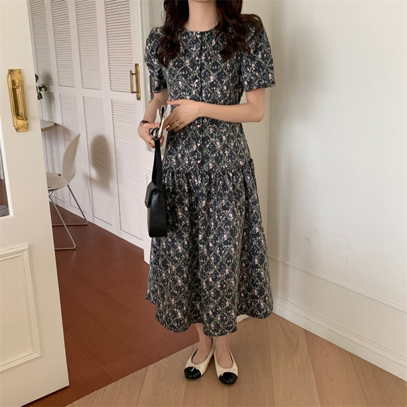 https://fulmo-img-server.com/flower-fashion-factory/80757985-efeb-4230-8828-f04c384f5f2e.jpg