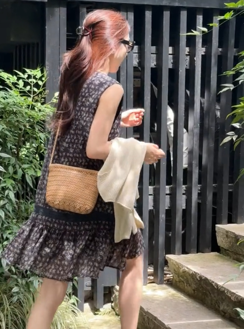 https://fulmo-img-server.com/flower-fashion-factory/8b3caf44-244c-4315-ac6b-43afa0953940.jpg