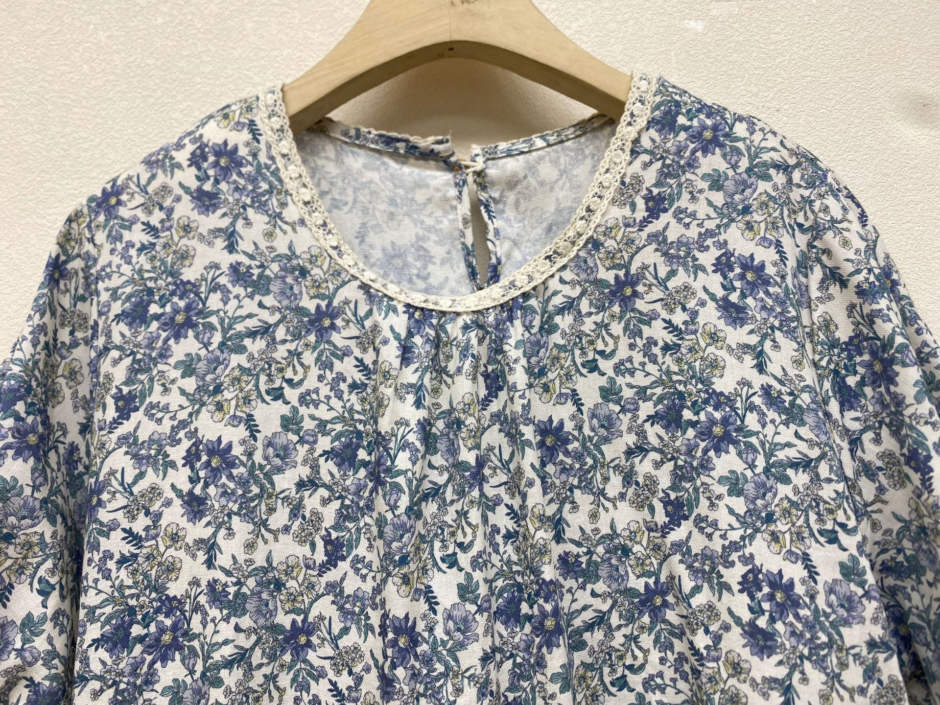 https://fulmo-img-server.com/flower-fashion-factory/8e3bc4e5-38bc-4b9d-b2b1-45f1da9ea77e.jpg