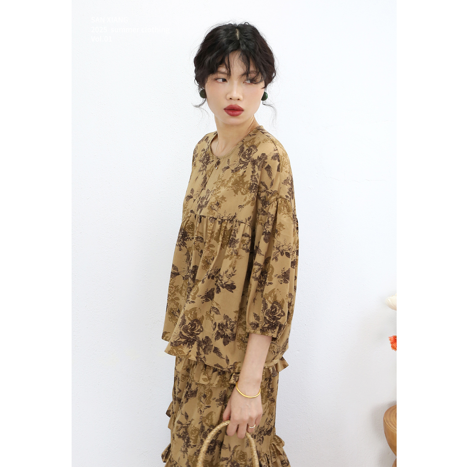 https://fulmo-img-server.com/flower-fashion-factory/9c3eb729-9d26-4e01-a68b-074ac7bb699d.jpg