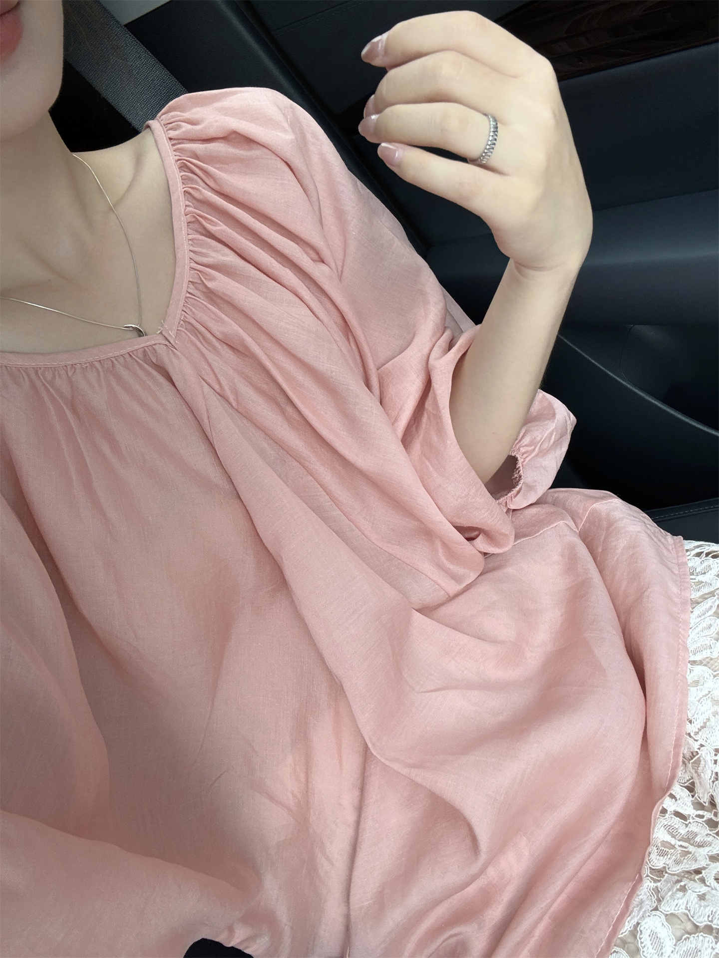https://fulmo-img-server.com/flower-fashion-factory/9d3e20d0-2197-4eae-a499-a8737256af6f.jpg