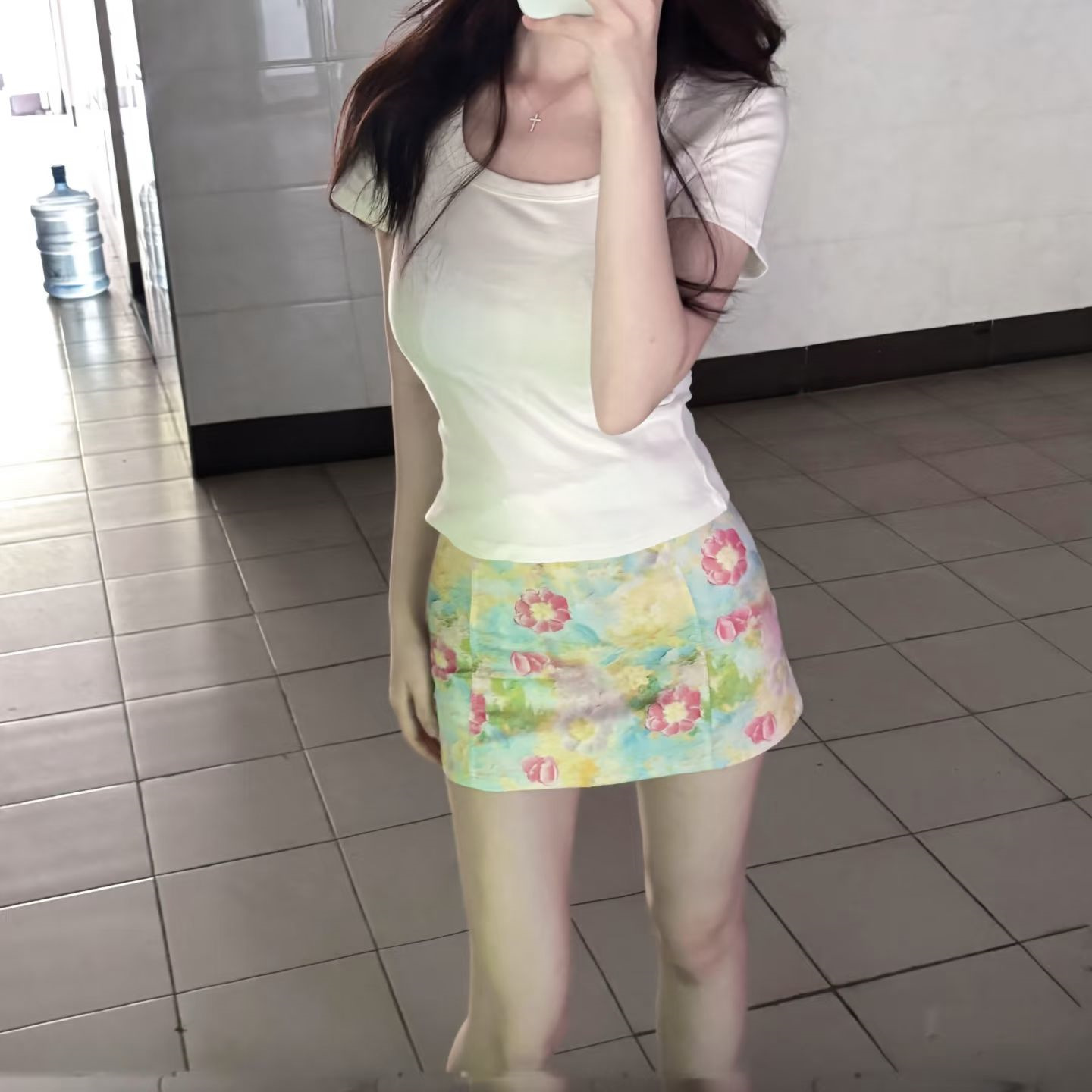 https://fulmo-img-server.com/flower-fashion-factory/9f921dd8-999f-4f10-8e62-f9a24865717d.jpg