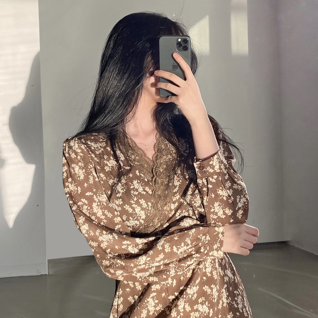 https://fulmo-img-server.com/flower-fashion-factory/a26227ff-9441-4b1a-90be-f04266290550.jpg