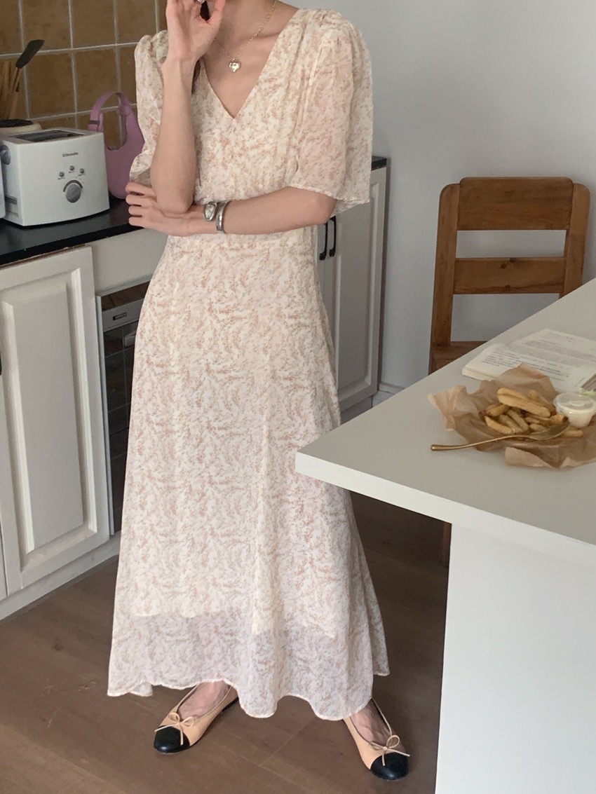 https://fulmo-img-server.com/flower-fashion-factory/a6243901-2c02-4362-b277-cf78e2129e5f.jpg