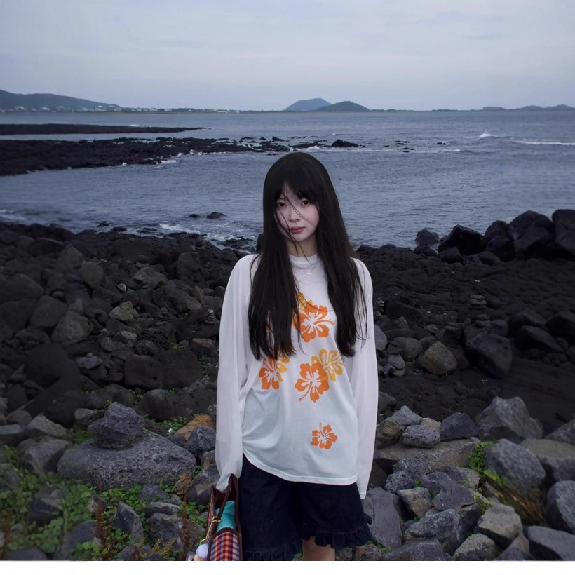 花柄 ファッション 優美な花びら舞うリラックスTシャツ