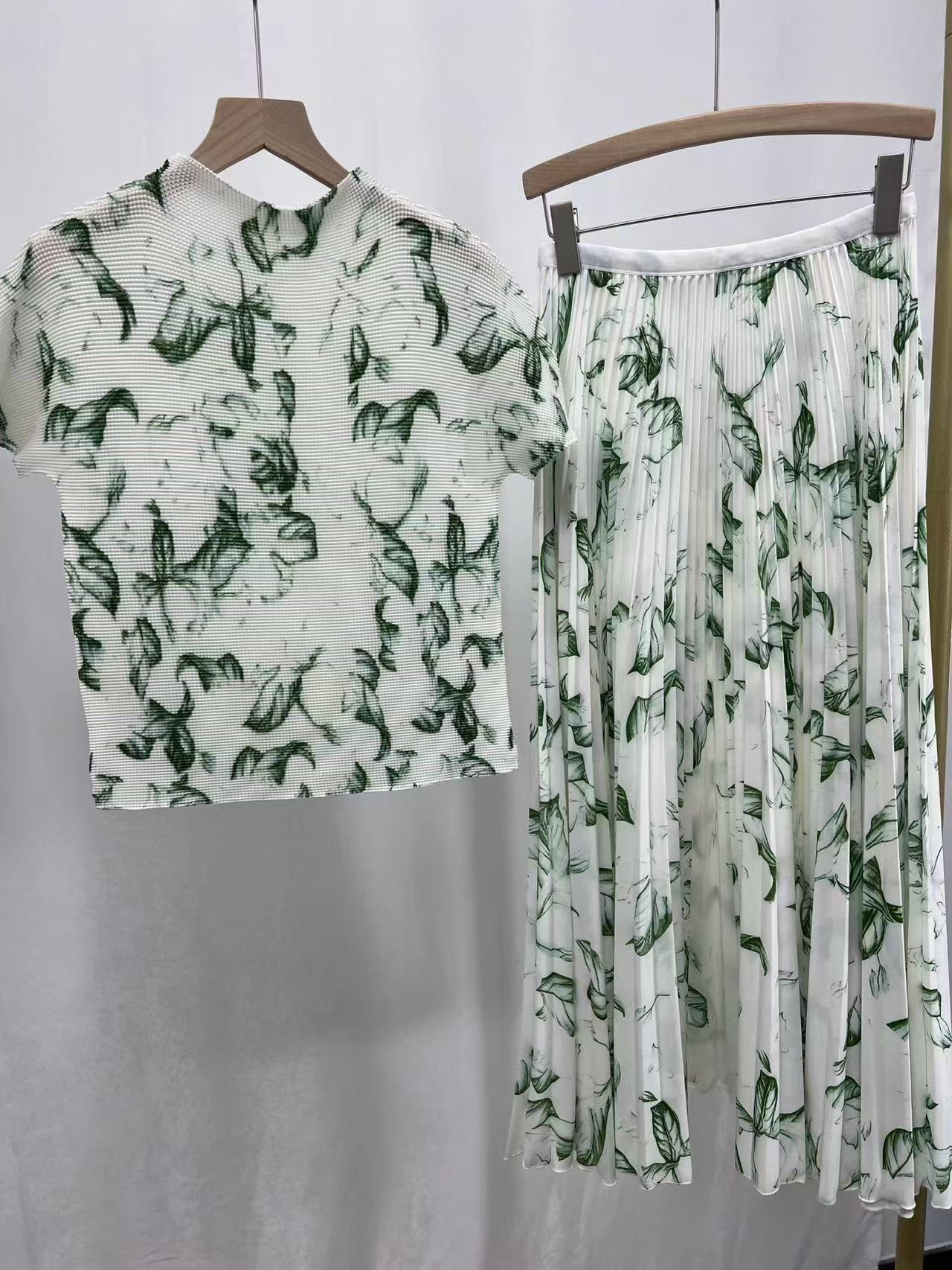 https://fulmo-img-server.com/flower-fashion-factory/b3b527ce-d743-48e9-8f32-69ce0d955432.jpg