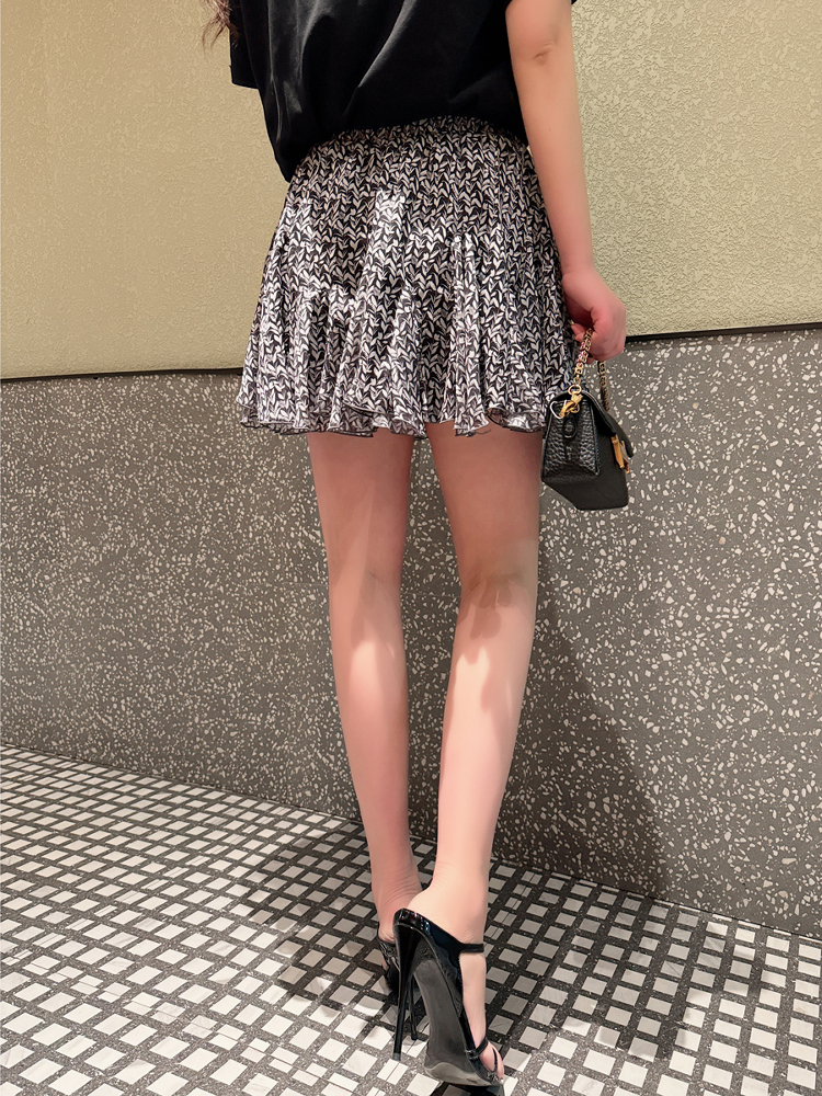 https://fulmo-img-server.com/flower-fashion-factory/b4bba9cd-9bbe-4776-8ddf-ca4de928ab94.jpg