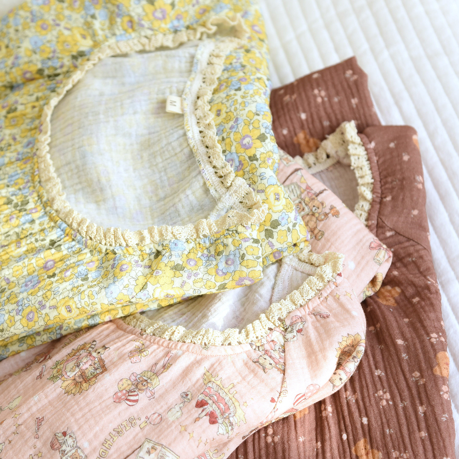 https://fulmo-img-server.com/flower-fashion-factory/b76d2b27-9075-4e79-9098-77df00dcbeb4.jpg