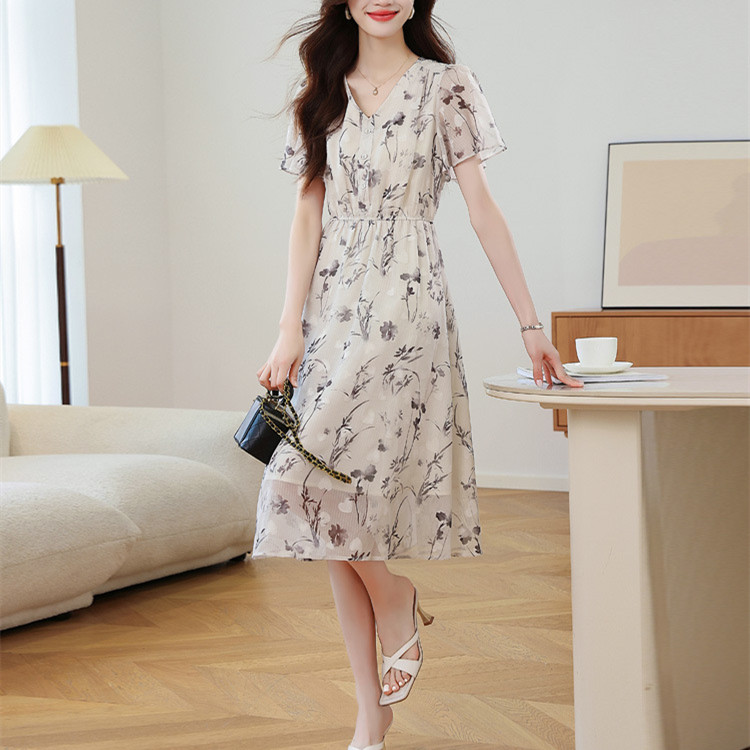https://fulmo-img-server.com/flower-fashion-factory/c1b33594-3ff0-4973-b9a7-4efe2319edee.jpg