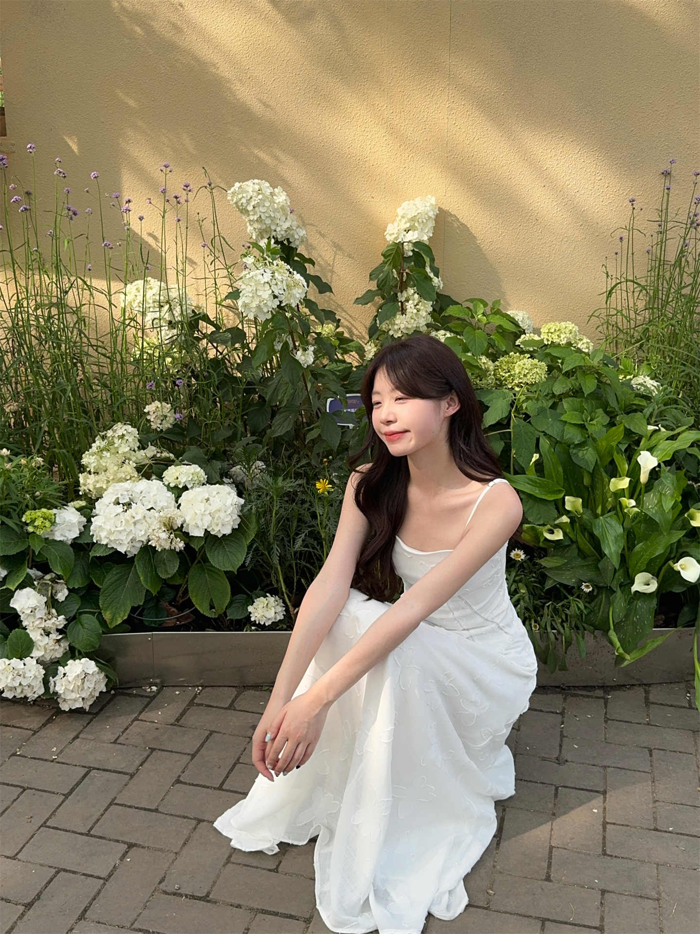 https://fulmo-img-server.com/flower-fashion-factory/c3b26889-f836-475d-8b99-ea0d519ff4dd.jpg