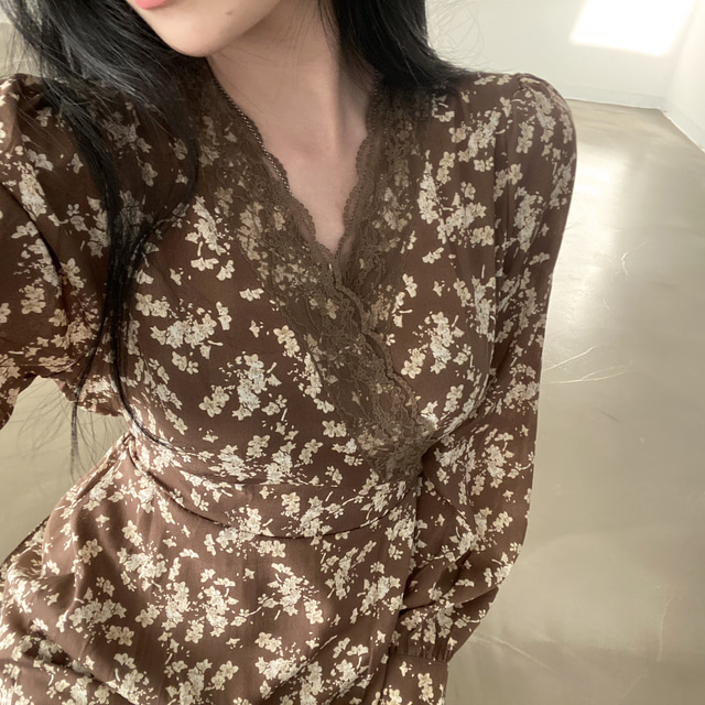 https://fulmo-img-server.com/flower-fashion-factory/c83fd32f-0c5a-4f25-8b92-59e9b5fbfb64.jpg