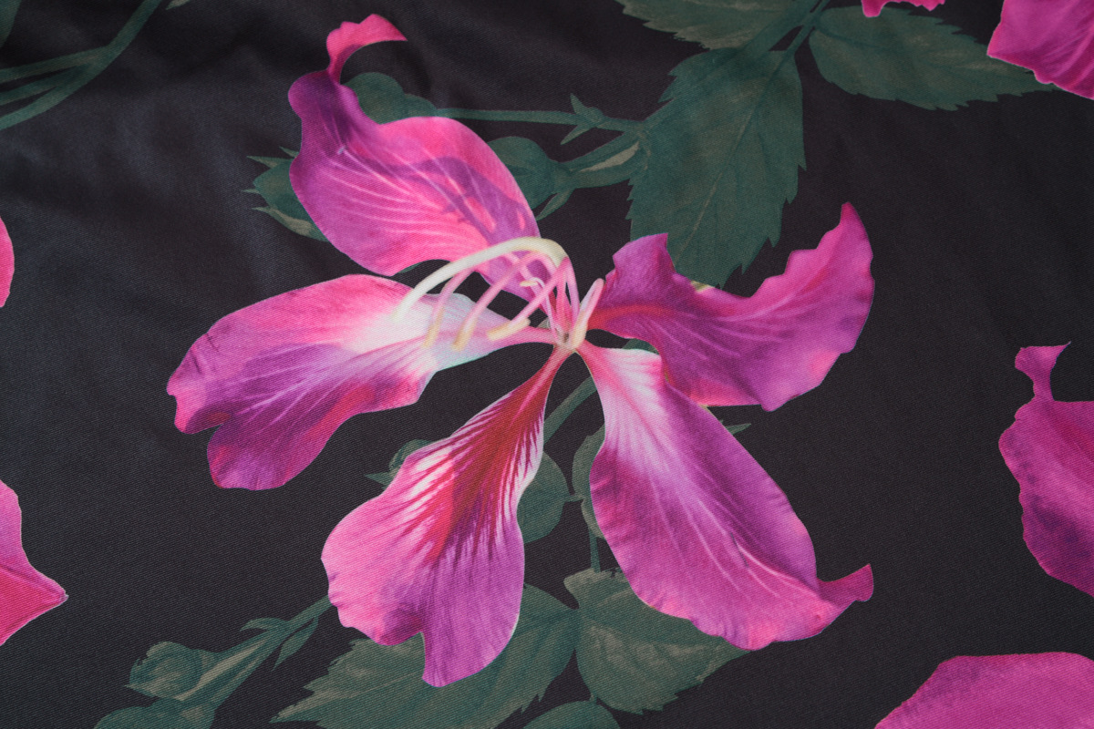 https://fulmo-img-server.com/flower-fashion-factory/d0cd5936-3e3b-4be5-bda1-a027df43999c.jpg