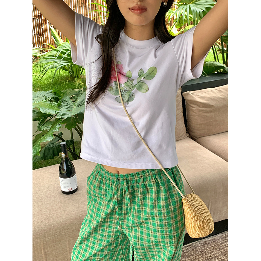 花柄 ファッション 優美な一輪薔薇の水彩画Tシャツ