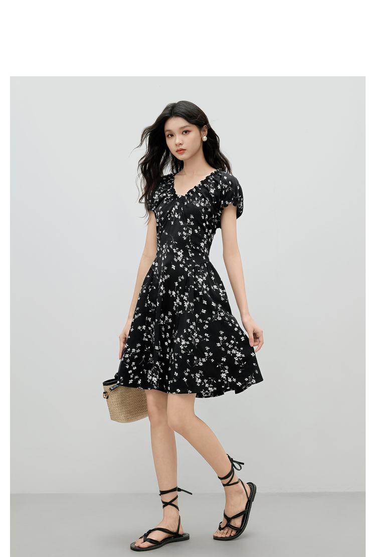https://fulmo-img-server.com/flower-fashion-factory/d6d485e7-46b8-4379-a2fe-a48828906321.jpg