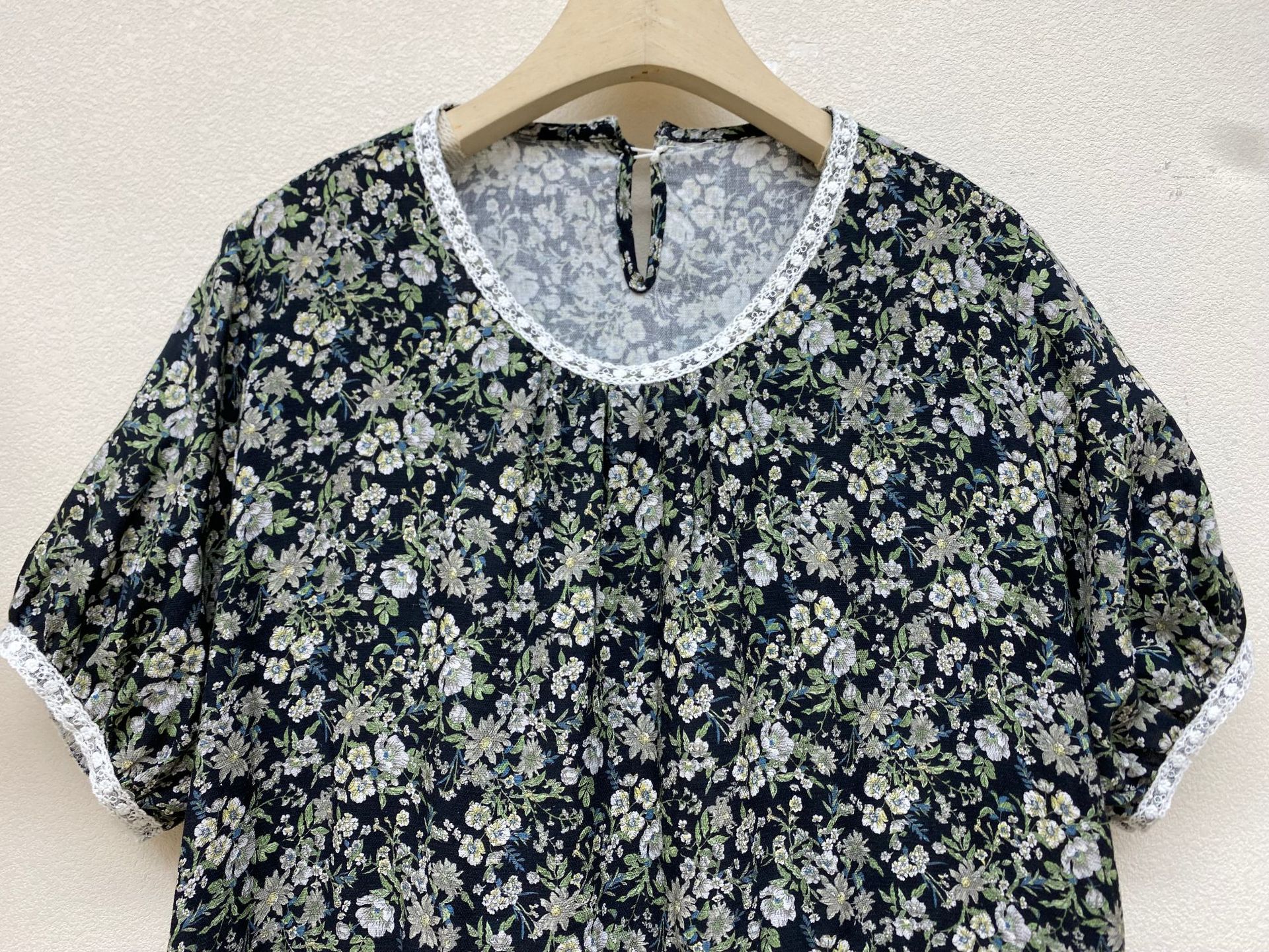 https://fulmo-img-server.com/flower-fashion-factory/ddc8eccd-8f0f-4570-a499-929213671db3.jpg
