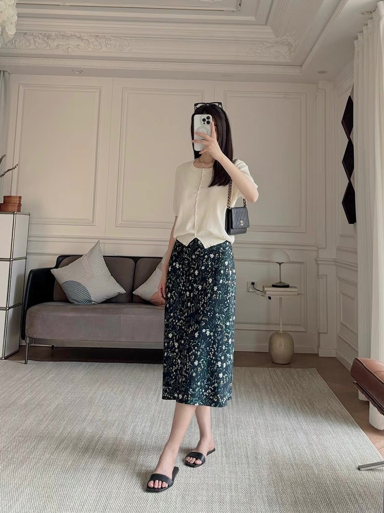 https://fulmo-img-server.com/flower-fashion-factory/debc680e-a261-4d5c-87ff-a95bb32c1444.jpg
