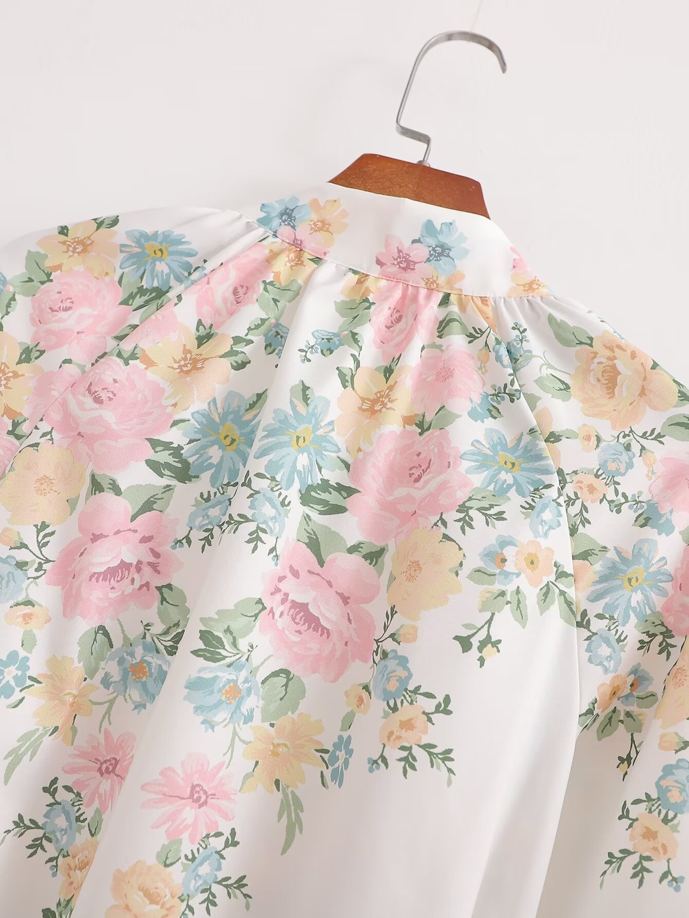 https://fulmo-img-server.com/flower-fashion-factory/e0726e3f-12f5-46a3-9b6d-3894ca1307af.jpg