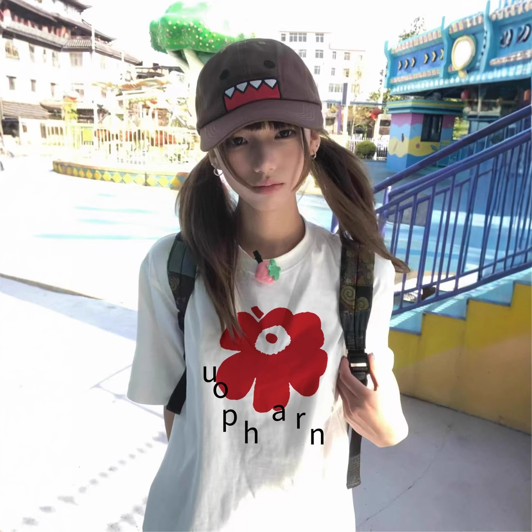 花柄 ファッション 大輪の花咲くデザインTシャツ