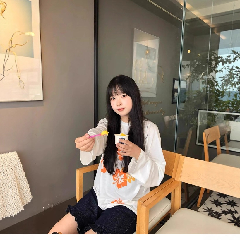 花柄 ファッション 優美な花びら舞うリラックスTシャツ
