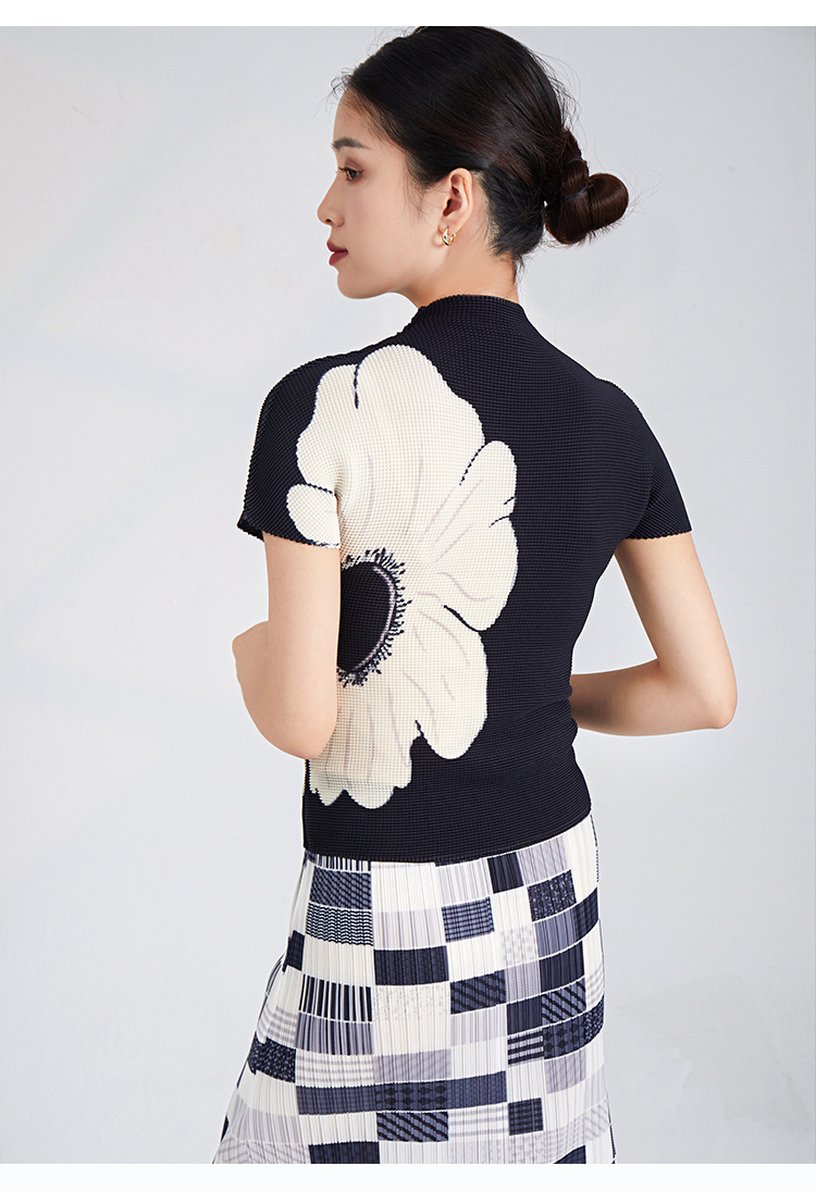 花柄 ファッション 大輪の花が咲く半袖ニットトップス