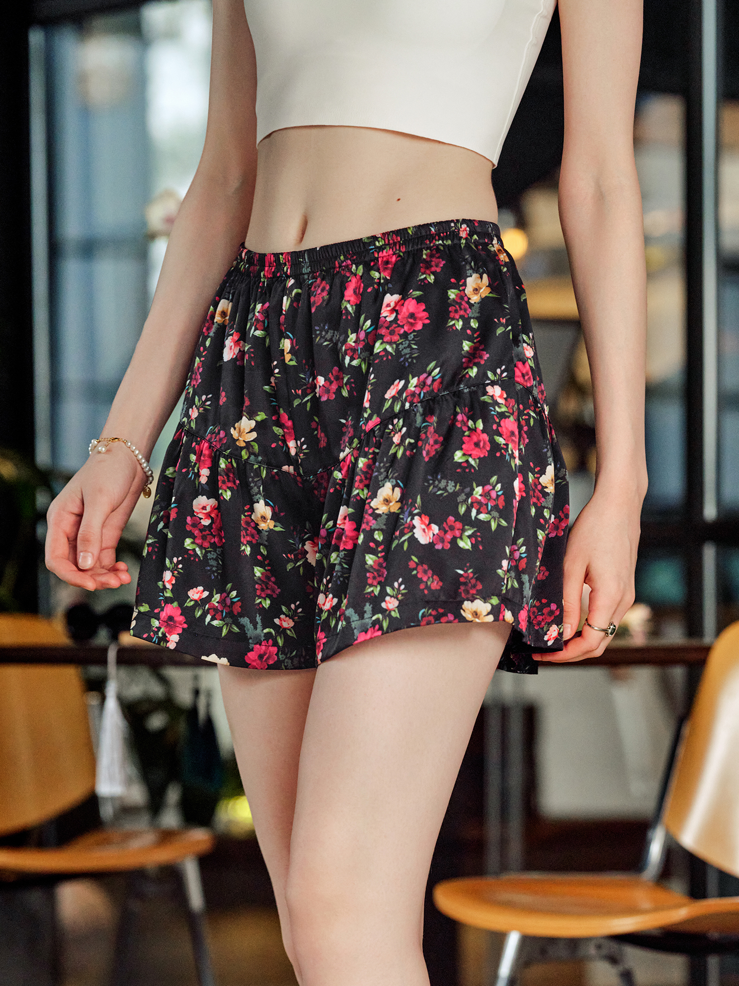 https://fulmo-img-server.com/flower-fashion-factory/f7c06a1f-718f-4532-8561-7f6d77b199e2.jpg