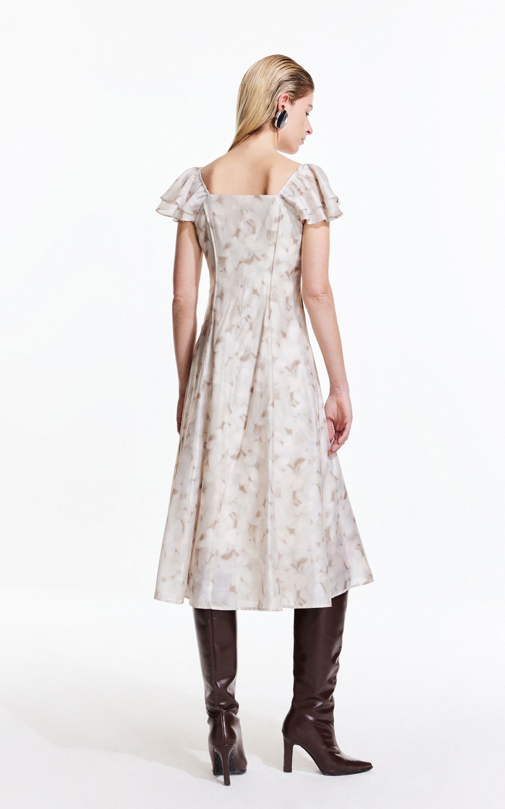 https://fulmo-img-server.com/flower-fashion-factory/fdf7ff3b-c860-45a1-9570-5a7af691bcd1.jpg