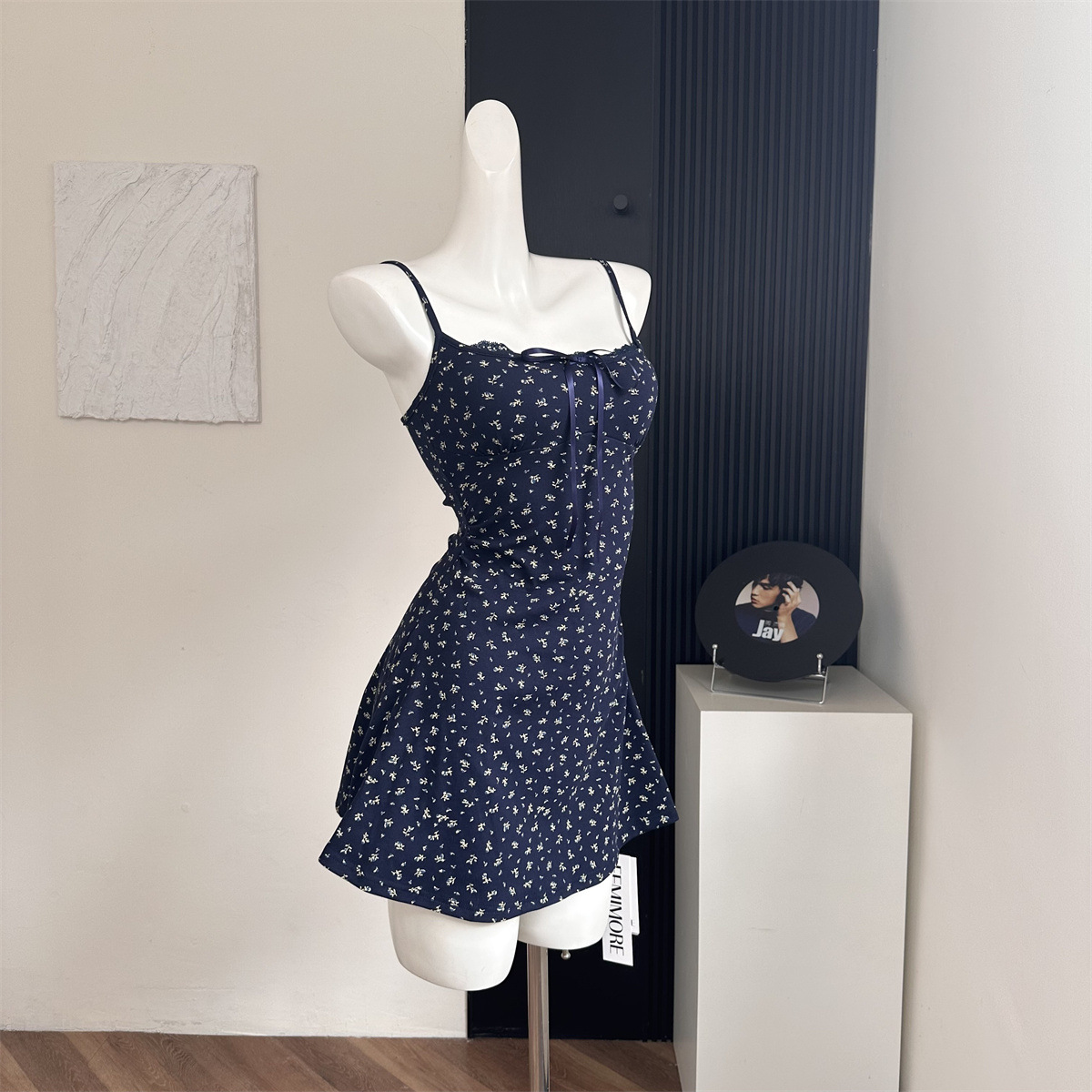 https://fulmo-img-server.com/flowerdress/03add1b2-da64-472e-9bb3-34b941ebc576.jpg