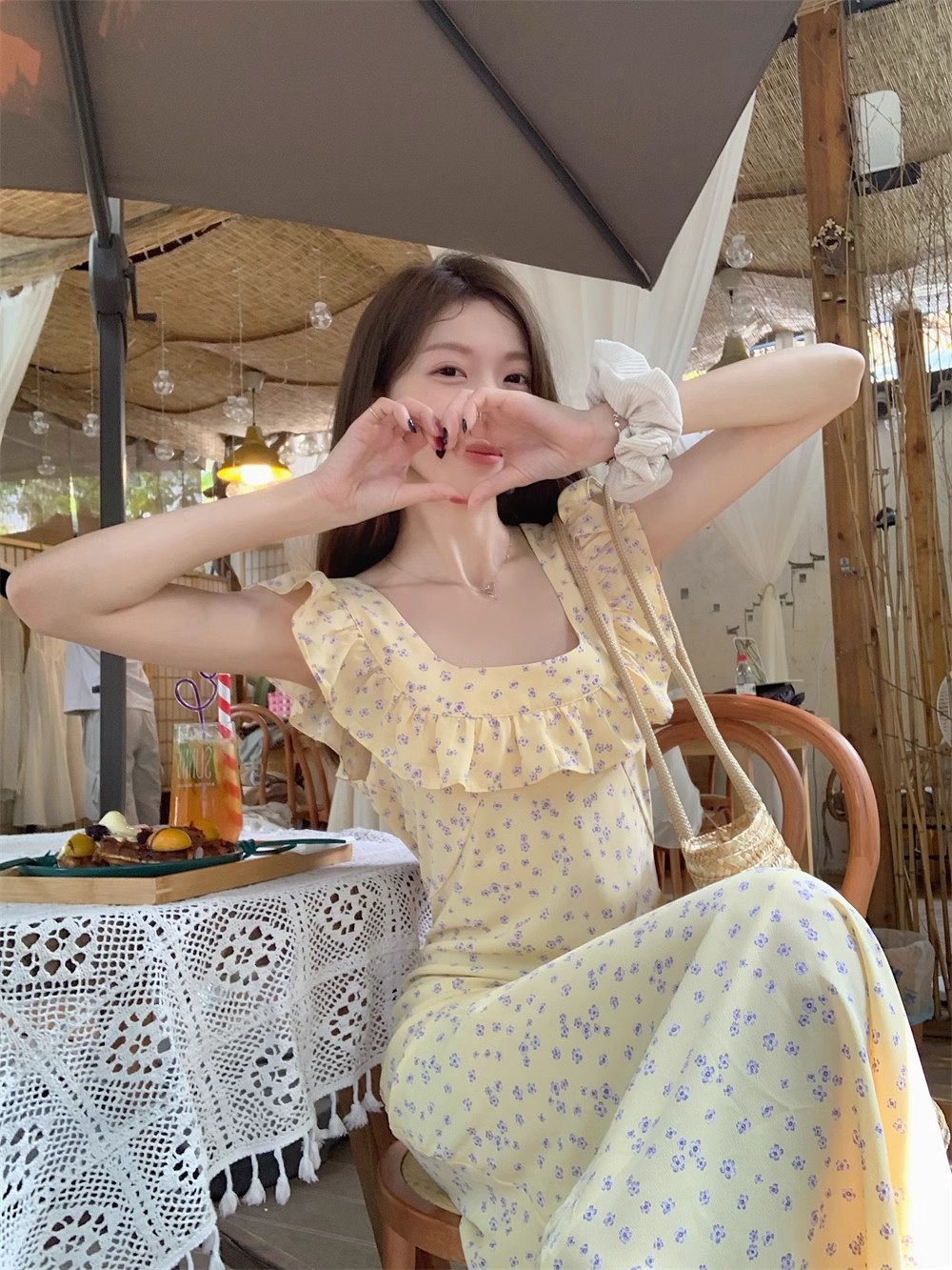 花柄ワンピース 小花柄フリルノースリーブワンピース