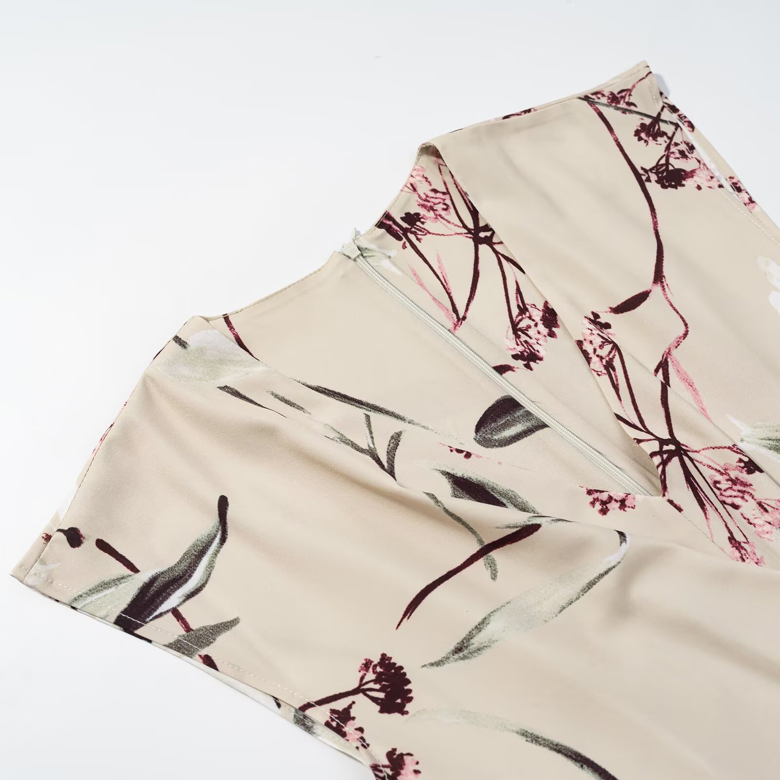 https://fulmo-img-server.com/flowerdress/14758549-9326-48d3-8920-9f2ebe755c15.jpg