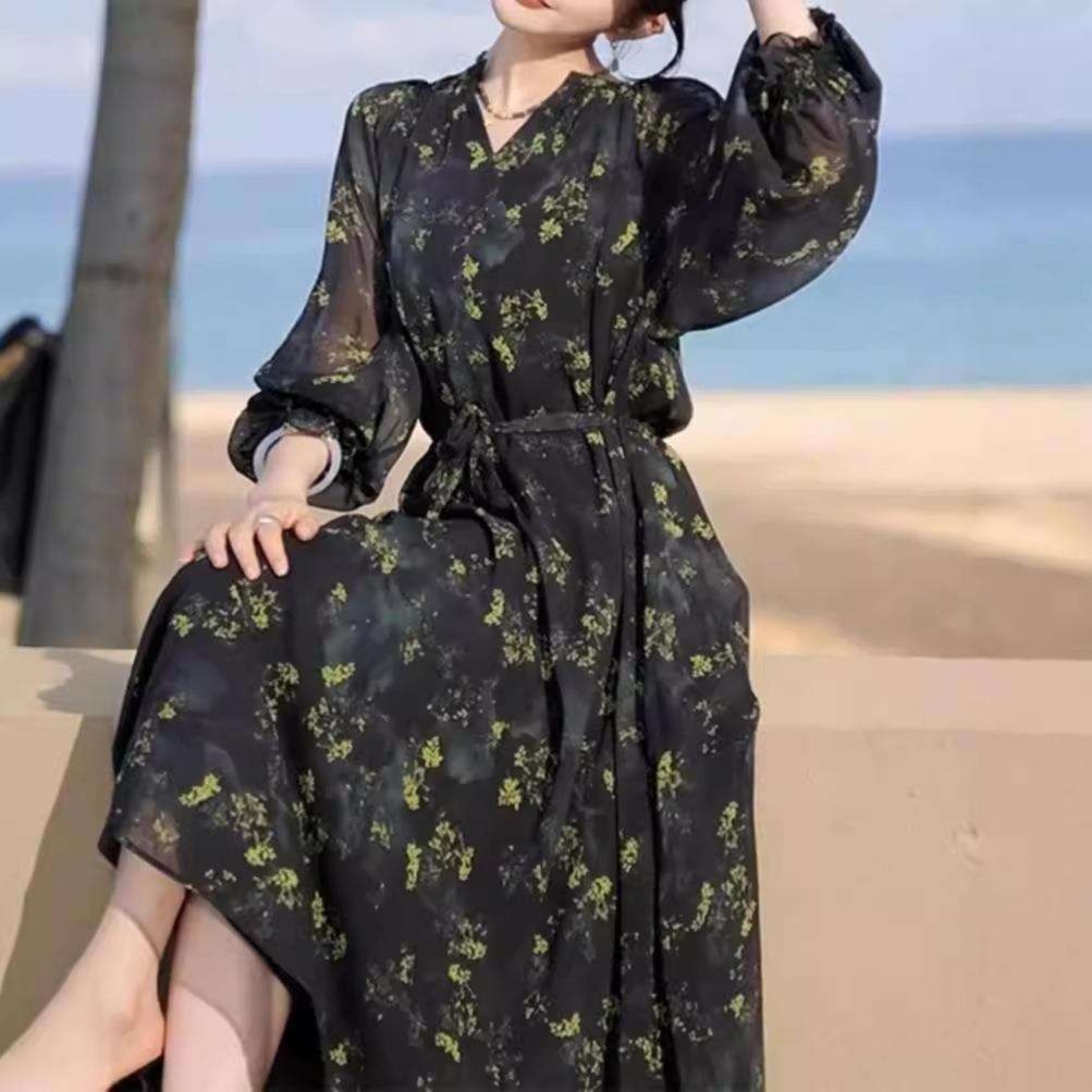 花柄ワンピース優雅な花柄シフォンワンピース