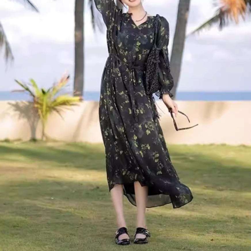 花柄ワンピース優雅な花柄シフォンワンピース