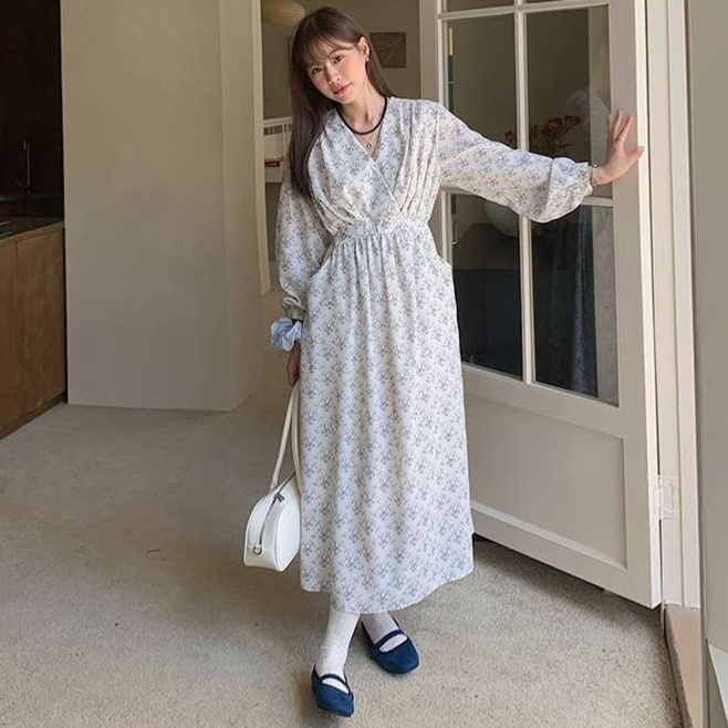 花柄ワンピース優美な小花柄フレアロングワンピース