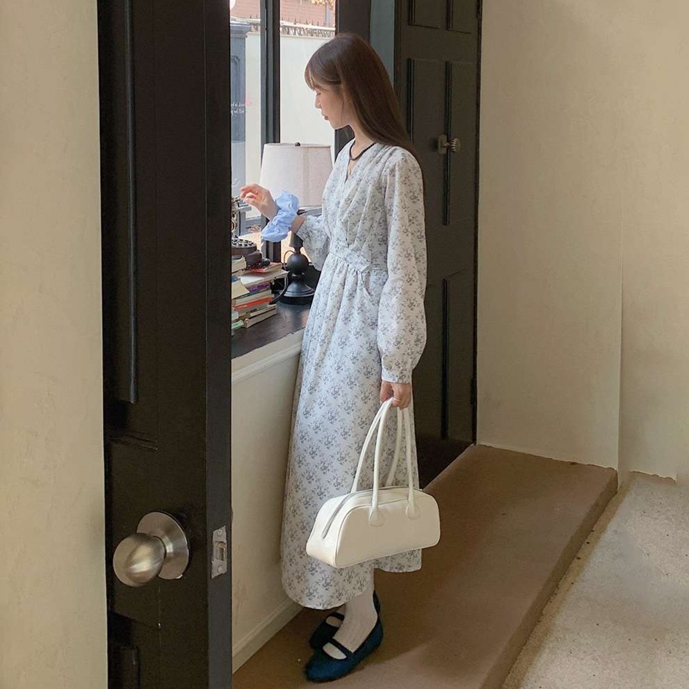 花柄ワンピース優美な小花柄フレアロングワンピース