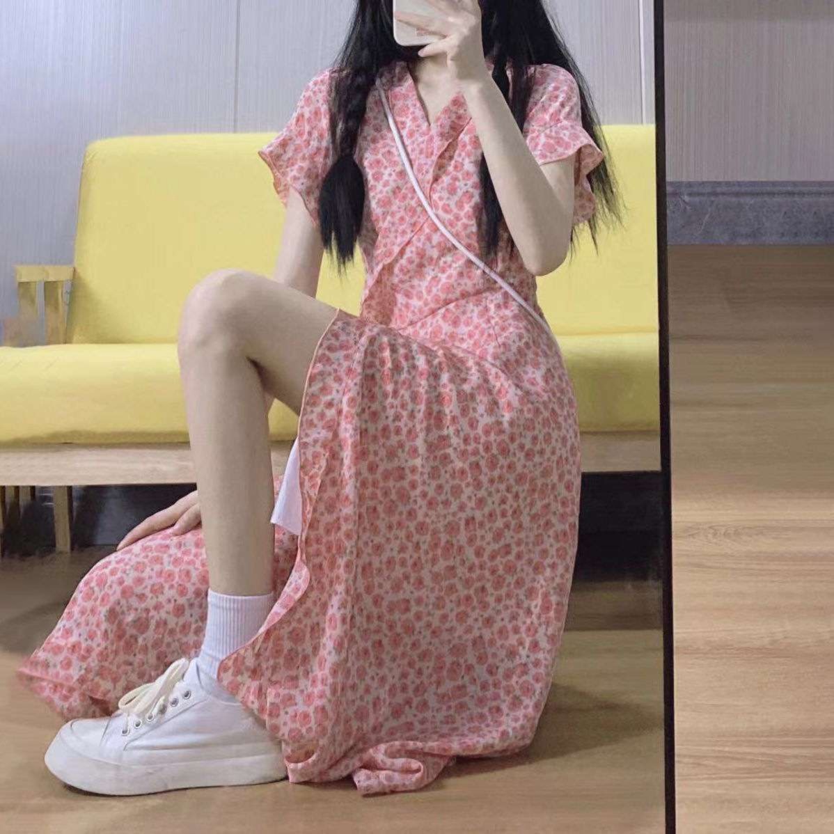 花柄ワンピース優美な小花柄フレアワンピース
