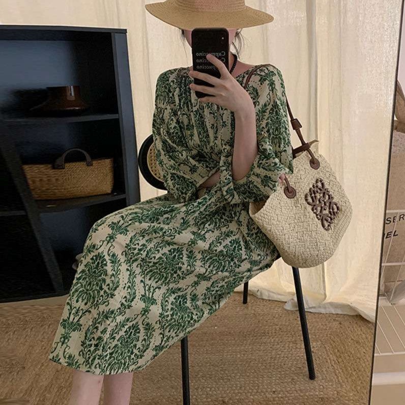花柄ワンピース優美な花模様 パフスリーブワンピース