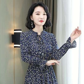花柄ワンピース優美な小花柄フレアロングワンピース