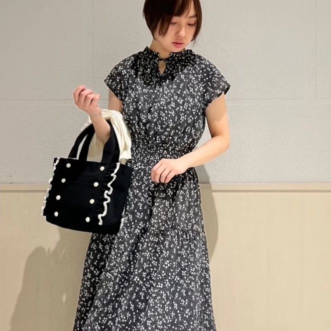 花柄ワンピース 小花柄フリルネックロングワンピース